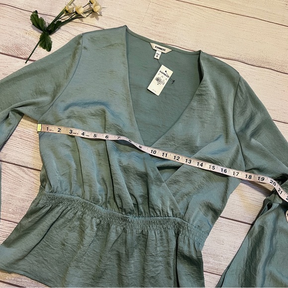 EXPRESS Cascading Sleeve Surplice Top - Picture 7 of 16